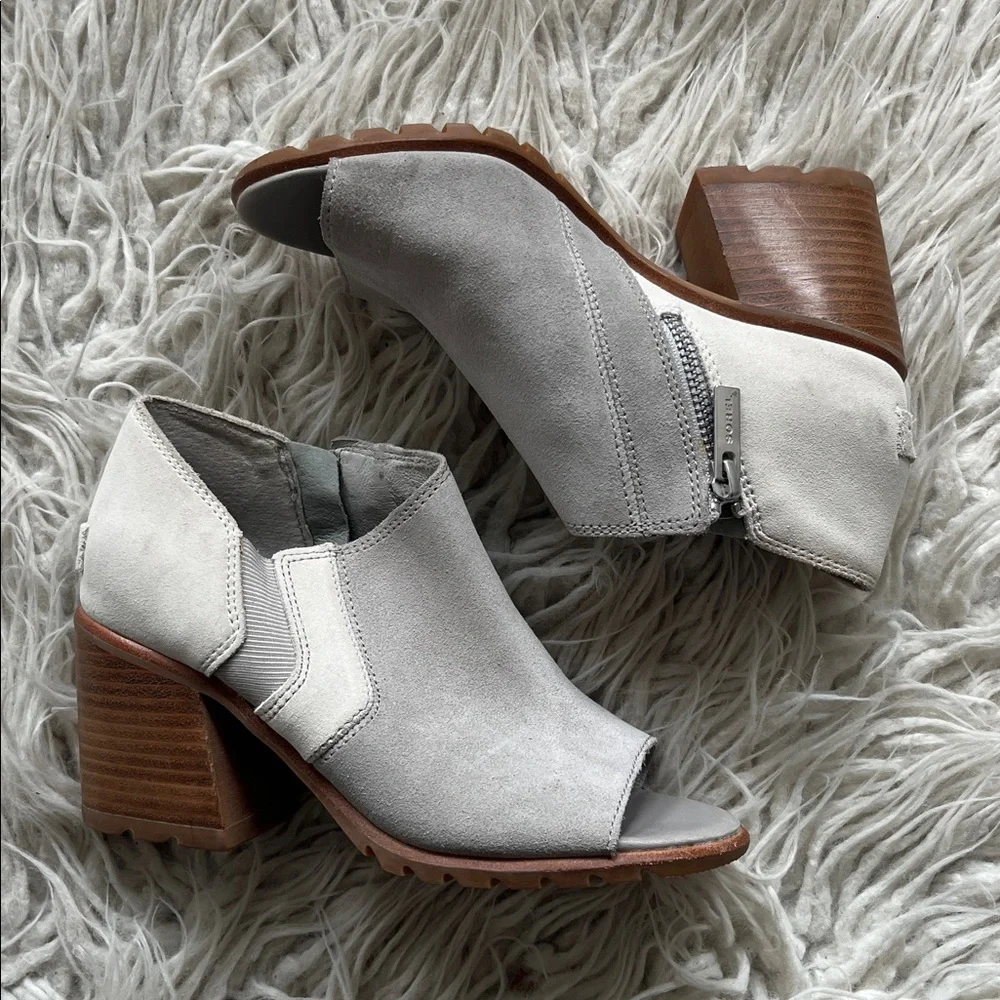 Sorel Nadia Dove Grey Color Block Open Toe Heeled Suede Ankle Bootie Shoes EUC 6